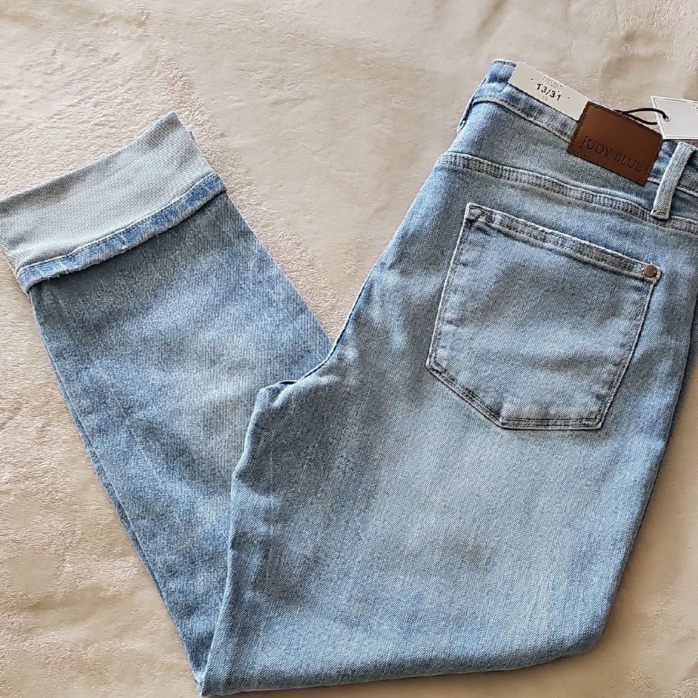NWT Judy BLUESLight Blue Denim Capris 13/31
